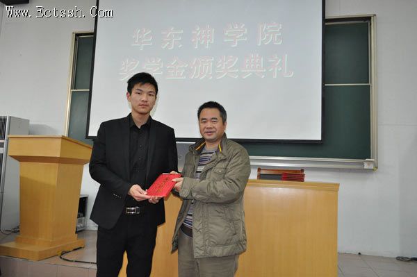 ������ѧԺ������Ƚ�ѧ��䷢����